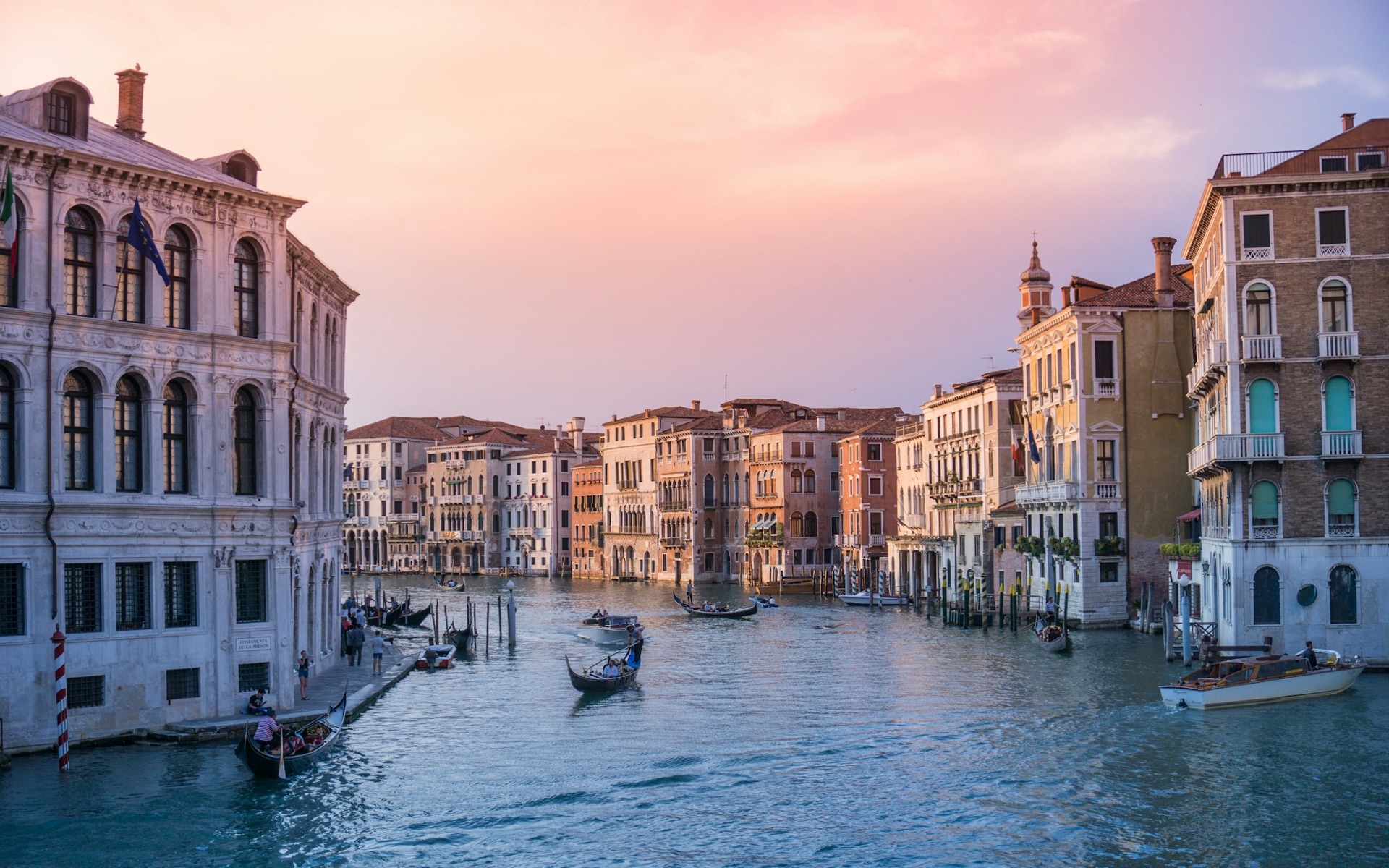 Tramonto dorato su San Giorgio Maggiore e Bacino di San Marco